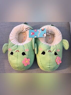 Slippers Squishmallows Kids Size 4/5 (not toddlers) NWT
